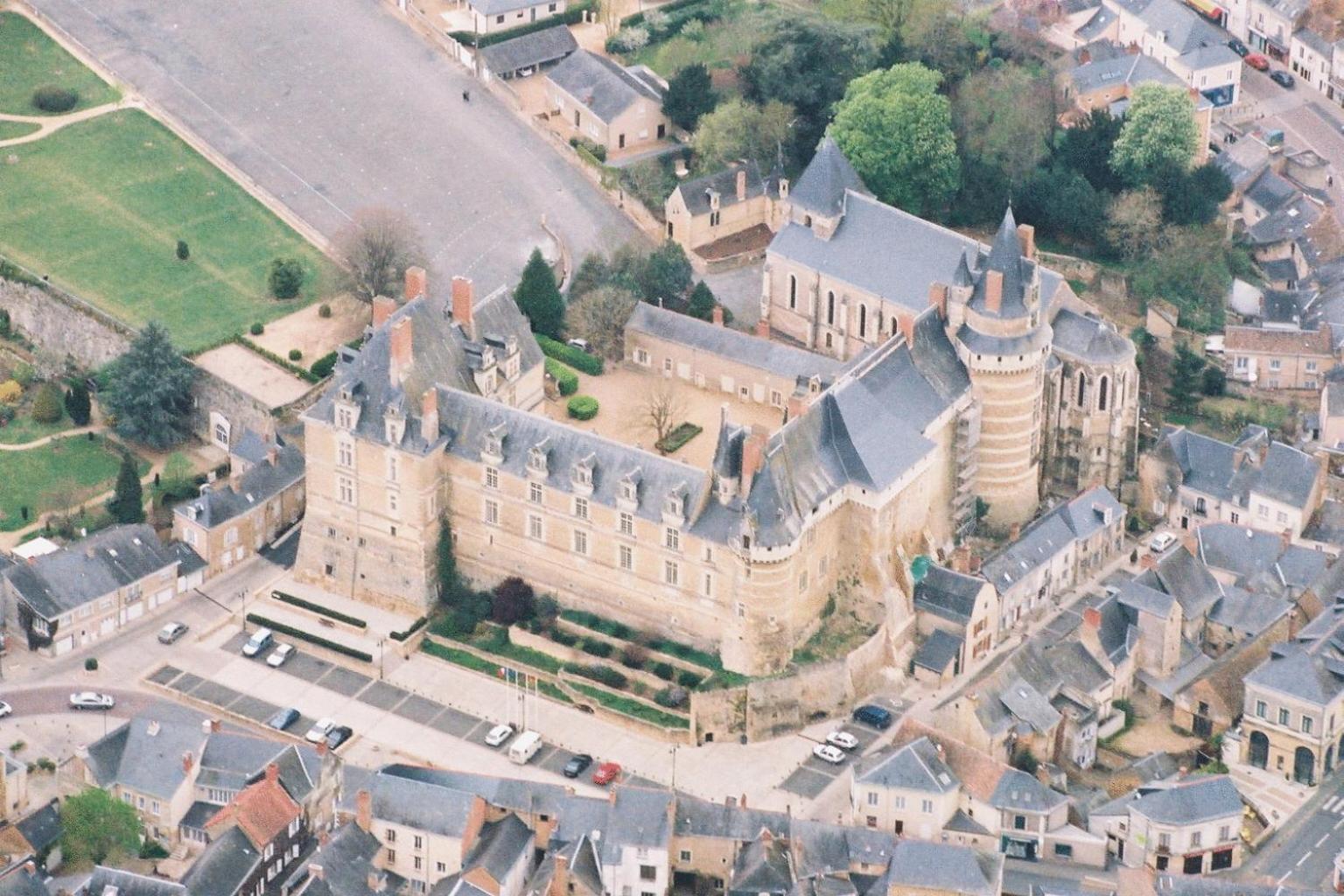 Bed and breakfast Chateau de Durtal Extérieur photo
